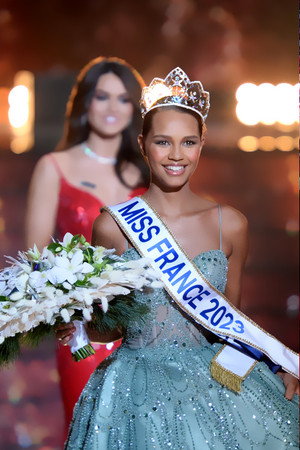 Miss France 36. évad (2022-12-17) poszter