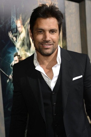 Manu Bennett profil kép
