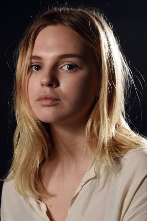 Odessa Young profil kép