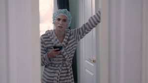 Julie's Fine, Everything's Fine 1. évad Ep.1 1. epizód