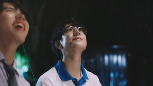 แรงโน้มถ่วงระหว่างเรา kép