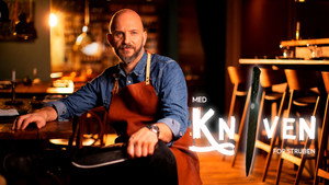Med kniven for struben kép