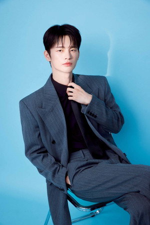 내일도 출근! poszter