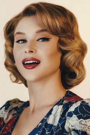 Renee Olstead profil kép