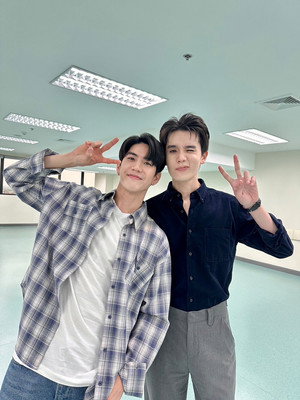 ทำนายทายทัพ poszter