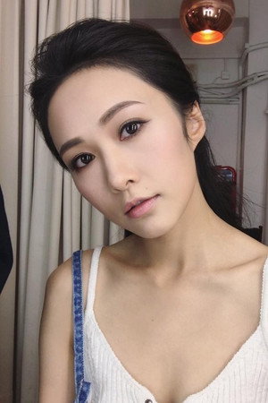 湯怡 profil kép