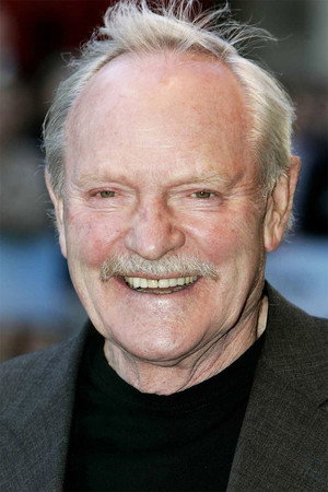 Julian Glover profil kép