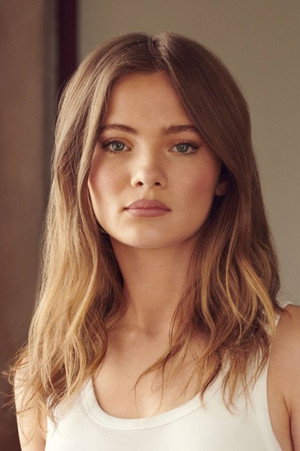 Freya Allan profil kép