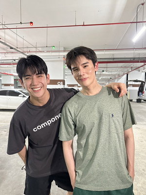 ทำนายทายทัพ poszter
