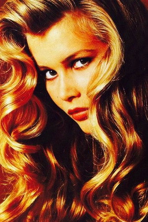 Claudia Schiffer profil kép