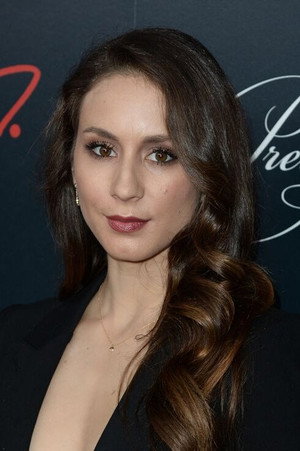 Troian Bellisario profil kép