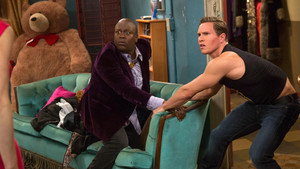 A megtörhetetlen Kimmy Schmidt 1. évad Ep.9 Kimmy-nek születésnapja van!