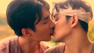 ลอยแก้ว kép