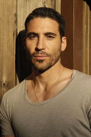 Miguel Ángel Silvestre profil kép