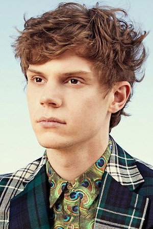 Evan Peters profil kép