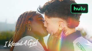 I Kissed a Girl előzetes